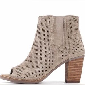 Toms Womens Majorca Beige Suede Perforated Peep Toe Ankle Booties Size 8 Boho